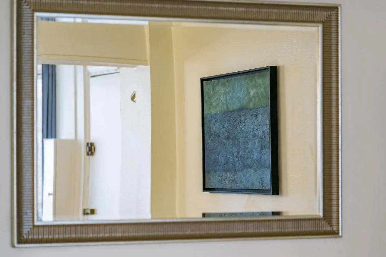 Nice And Calm Studio Nearby Alesia At The Heart Of Paris - Welkeys Apartment