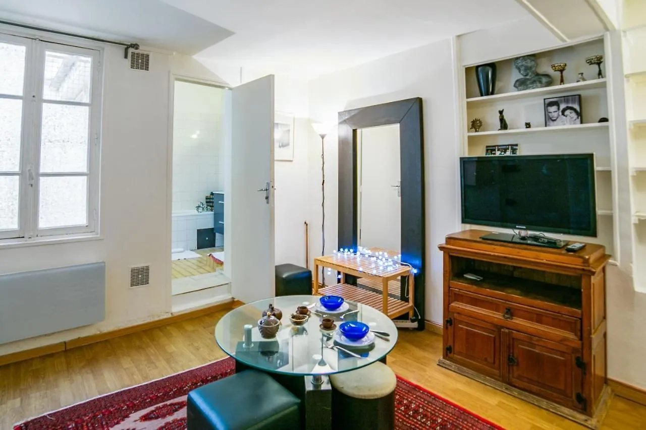 Nice And Calm Studio Nearby Alesia At The Heart Of Paris - Welkeysアパートメント 0*,