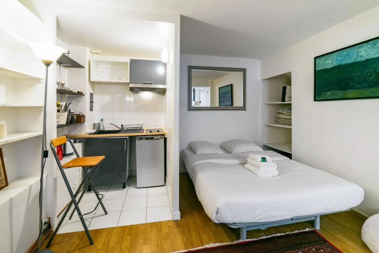 Nice And Calm Studio Nearby Alesia At The Heart Of Paris - Welkeysアパートメント